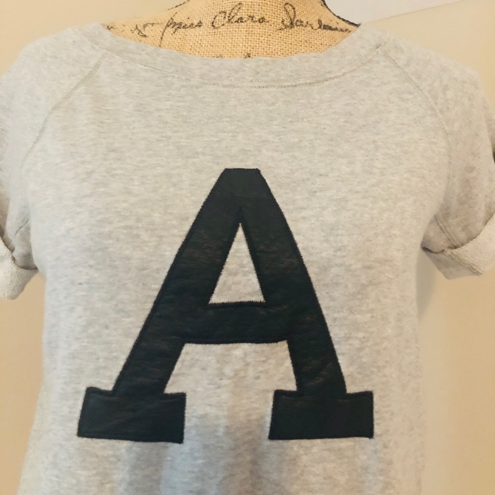 A initialed sweatshirt - Picture 3 of 8